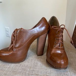 Lace up heeled booties